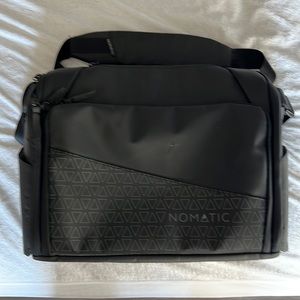Nomatic Messenger Bag